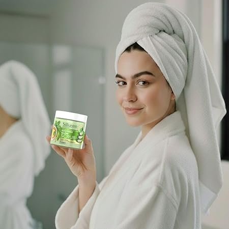 NATURALS Green Tea & Aloe Vera Soothing Glow Scrub - Image 2